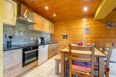 Cuisine ou kitchenette dans l'établissement Les Pistes de Ventron