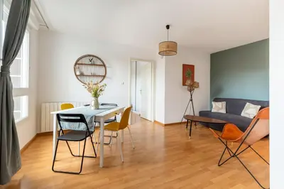 Coin salon dans l'établissement Travel Homes - The Nils, Cosy & cute with Parking