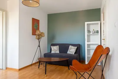 Coin salon dans l'établissement Travel Homes - The Nils, Cosy & cute with Parking