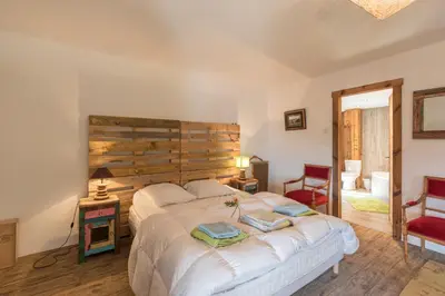 Un ou plusieurs lits dans un hébergement de l'établissement La Désirade Incroyable lodge typique dans les Vosges du Sud