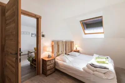Un ou plusieurs lits dans un hébergement de l'établissement La Désirade Incroyable lodge typique dans les Vosges du Sud