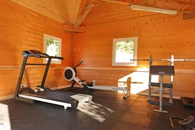 Salle ou équipements de sports de l'établissement LE CHALET BLANC - JACUZZI / PISCINE / SAUNA