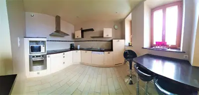 Cuisine ou kitchenette dans l'établissement Gîte Lilas, LOFT 2 à 8 personnes, avec salle de jeux et SPA dans la résidence