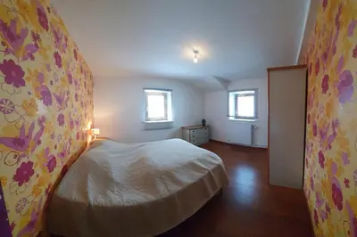 Un ou plusieurs lits dans un hébergement de l'établissement Gîte Lilas, LOFT 2 à 8 personnes, avec salle de jeux et SPA dans la résidence