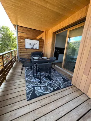 Balcon ou terrasse dans l'établissement Magnifique appartement classé 4 étoiles avec Sauna et terrasse dans chalet