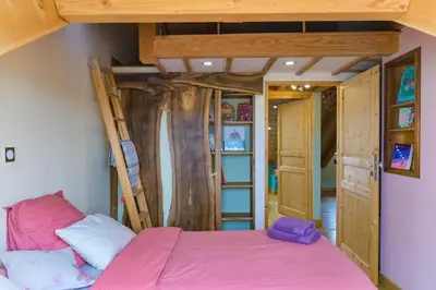 Un ou plusieurs lits dans un hébergement de l'établissement Colmar Friends and Familly guest home - ALL INCLUSIVE - COLMAR Gare - Jardin - Combles et Vous