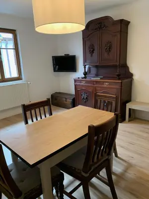 Télévision ou salle de divertissement dans l'établissement Gîte du clocher dans ancienne maison du vignoble