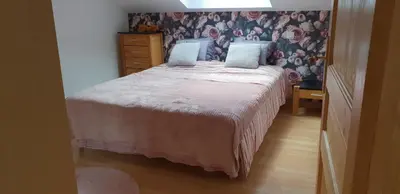Un ou plusieurs lits dans un hébergement de l'établissement Gîte spacieux et lumineux proche centre ville