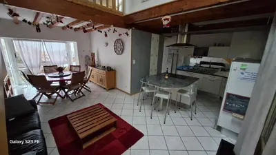 Cuisine ou kitchenette dans l'établissement Gîte spacieux et lumineux proche centre ville