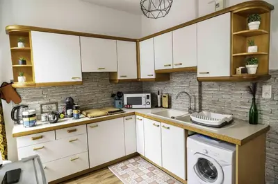 Cuisine ou kitchenette dans l'établissement Au petit moulin, plein centre ville Montbéliard