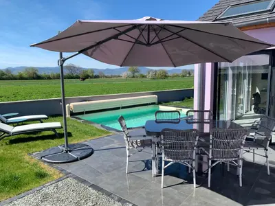 Piscine de l'établissement CHAMBRE D'HOTES DANS MAISON PROCHE de COLMAR ou située à proximité