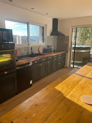 Cuisine ou kitchenette dans l'établissement Le haut du temps