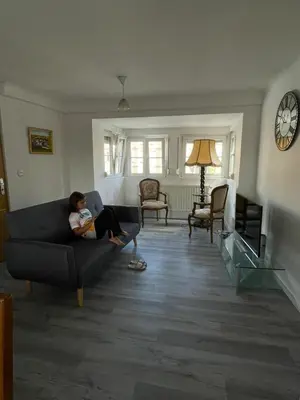 Coin salon dans l'établissement Au Bon Vieux Port Maison de vacances Alsacienne à 10 mn de Ribeauvillé, 20 mn d'Europapark