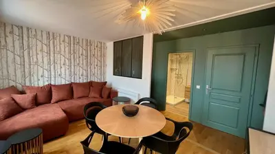 Coin salon dans l'établissement Appartement Le Verdoyant hyper centre avec Parking et Sauna