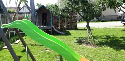 Aire de jeux pour enfants de l'établissement Apigîte68, proche route des vins, Vosges, Colmar et non loin d'Europa-Park!