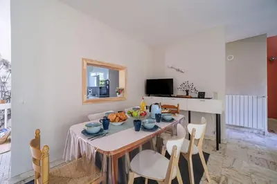 Télévision ou salle de divertissement dans l'établissement Cosy Home in South Alsace for work and leisure