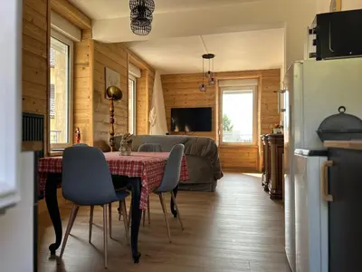 Télévision ou salle de divertissement dans l'établissement L'apparté de G, Gîte 3 étoiles de montagne cosy