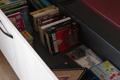 Bibliothèque dans l'appartement
