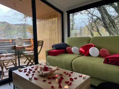 Coin salon dans l'établissement Domaine des Constellations - Tiny Houses & Bains Nordiques