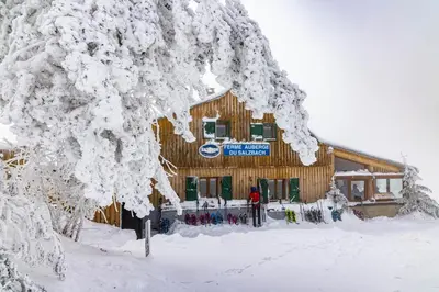 L'établissement Grand Mobil Home 6 personnes climatisé avec 3 chambres et 2 salles de bains à Munster en Alsace en hiver