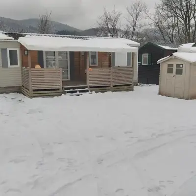Grand Mobil Home 6 personnes climatisé avec 3 chambres et 2 salles de bains à Munster en Alsace