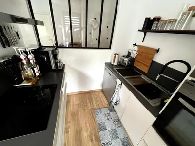 Cuisine ou kitchenette dans l'établissement Belle chambre cosy, proche centre-ville et gare