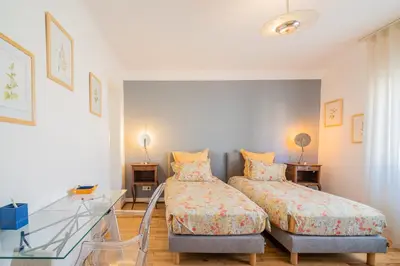 Un ou plusieurs lits dans un hébergement de l'établissement La Maison de Lucie - grande maison idéale en famille ou entre amis - jardin - parking gratuit