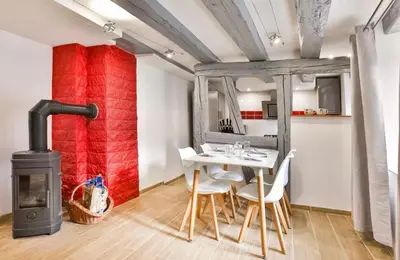 Cuisine ou kitchenette dans l'établissement L’Alsacienne room et spa