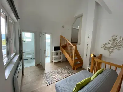 Télévision ou salle de divertissement dans l'établissement Logement de charme au coeur de la nature