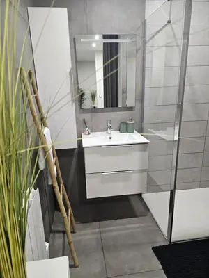 Salle de bains dans l'établissement Studio meublé - Comme à la maison
