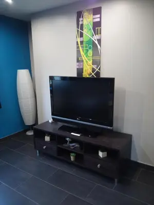 Télévision ou salle de divertissement dans l'établissement Au Bercail