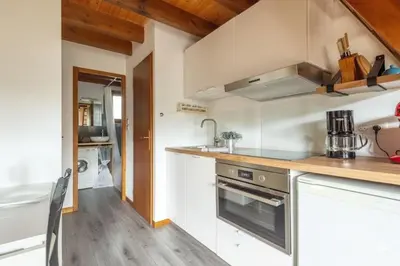 Cuisine ou kitchenette dans l'établissement Les Louveteaux