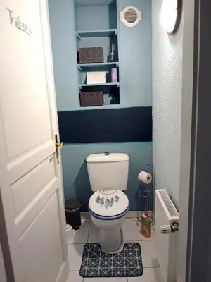Salle de bains dans l'établissement Appartement spacieux à Ingersheim avec vue sur jardin, 100 m²