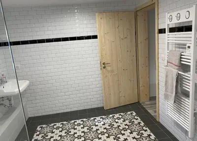 Salle de bains dans l'établissement l'ECURIE pour 6 personnes