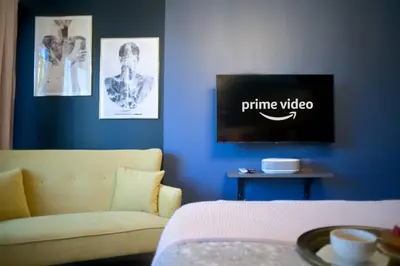 Télévision ou salle de divertissement dans l'établissement Le Boudoir, Centre ville, Parking couvert inclus