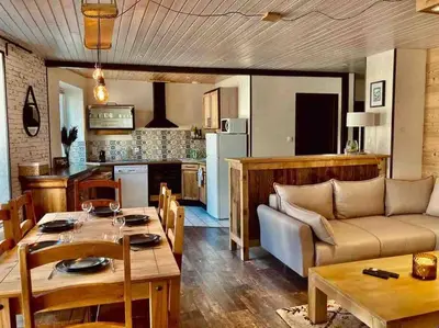 Cuisine ou kitchenette dans l'établissement Le Nordmann - au coeur de Gérardmer