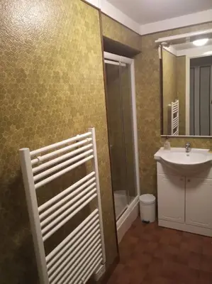 Salle de bains dans l'établissement Chez Vivi et Jean Pierre Maison 9 personnes au calme vue montagne WIFI