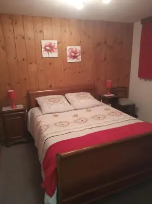 Un ou plusieurs lits dans un hébergement de l'établissement Chez Vivi et Jean Pierre Maison 9 personnes au calme vue montagne WIFI
