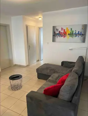 Coin salon dans l'établissement Magnifique T3 avec balcon vue montagne , plein centre et proche du lac