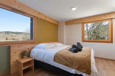 Un ou plusieurs lits dans un hébergement de l'établissement Chalet L'Urson, spacieux, jacuzzi, hammam et sauna