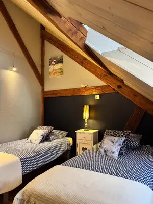 Un ou plusieurs lits dans un hébergement de l'établissement La Maison Rouge Au coeur historique de Riquewihr