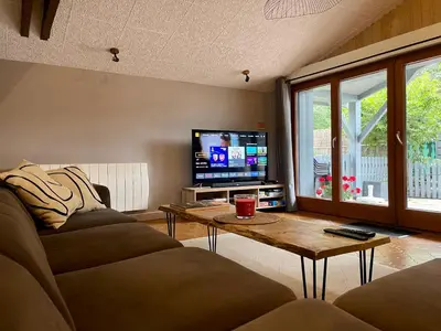 Télévision ou salle de divertissement dans l'établissement Maison chaleureuse - Gérardmer