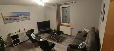 Télévision ou salle de divertissement dans l'établissement Appartement 5 personnes à deux kilomètres des pistes