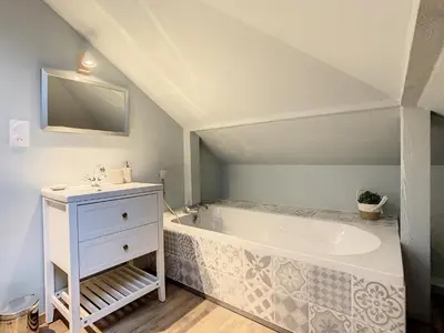 Salle de bains dans l'établissement Aux Magnolias, Maison proche Colmar et Munster