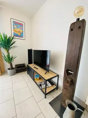 Télévision ou salle de divertissement dans l'établissement L‘atelier