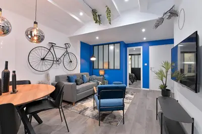 Coin salon dans l'établissement Les suites du centre historique