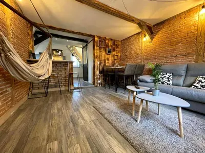 Coin salon dans l'établissement L'unique - Charmant appartement cosy au cœur de Sélestat