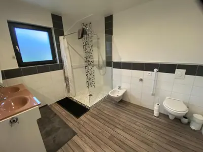 Salle de bains dans l'établissement Chez Nono