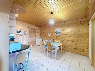 Télévision ou salle de divertissement dans l'établissement La Tanière : 4 personnes