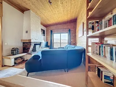 Bibliothèque dans l'appartement